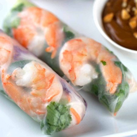 shrimp spring rolls with dipping sauce